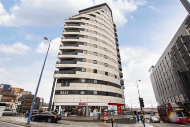 2 bed flat, Masshouse Plaza, City Centre, Birmingham, B55JF - Image 1