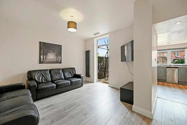 6 bed house, Cemetery Road, Sharrow, Sheffield, S118FQ - Image 2
