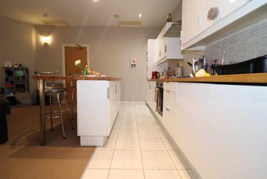 3 bed flat, Adamsdown, Adamstown, Cardiff, CF240EZ - Image 3