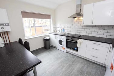 2 bed house, Oak Tree Lane, Selly Oak, Birmingham, B296HX - Image 1