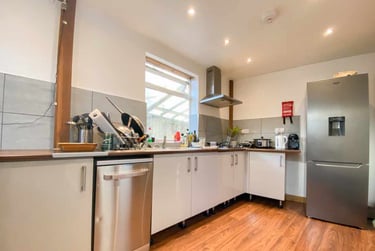 5 bed house, Cathays, Cardiff, CF244HR - Image 4