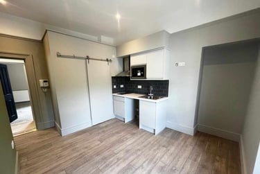 10 bed house, Walter Road, City Centre, Swansea, SA14PT - Image 9
