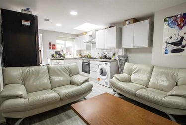 5 bed house, Lime Avenue, Dawlish Road, Selly Park, Birmingham, B297AJ - Image 2