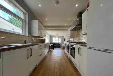 8 bed house, Cathays, Cardiff, CF244BX - Image 2