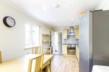 4 bed house, Cathays, Cardiff, CF244NT - Image 1