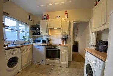 5 bed house, Cathays, Cardiff, CF244QX - Image 2