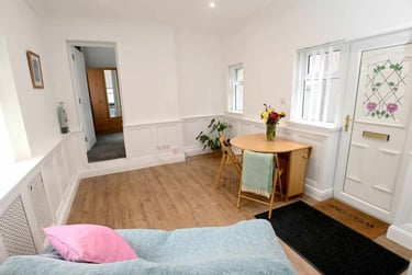 1 bed flat, Splott, Cardiff, CF242DS - Image 2