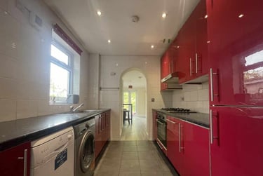 4 bed house, Cathays, Cardiff, CF244HA - Image 1
