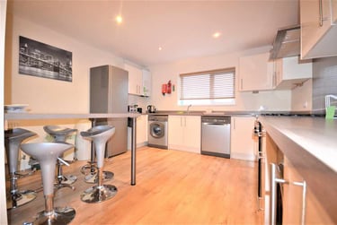 5 bed house, Rhondda Street, Mount Pleasant, Swansea, SA16ET - Image 1