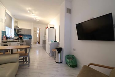 5 bed house, Cathays, Cardiff, CF244QQ - Image 1