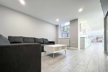 6 bed house, Cathays, Cardiff, CF244JG - Image 2