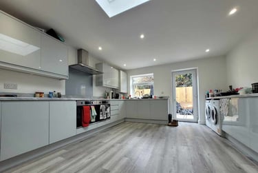 6 bed house, Cathays, Plasnewydd, Cardiff, CF244BQ - Image 1