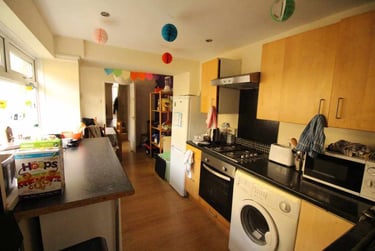 4 bed house, Cathays, Cardiff, CF244EX - Image 1