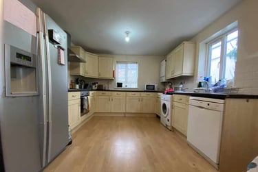 5 bed house, Cathays, Cardiff, CF244JL - Image 1