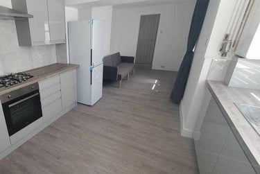 5 bed house, N/A, Adamstown, Cardiff, CF241NX - Image 1
