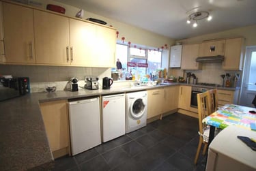 4 bed house, Cathays, Cardiff, CF244QH - Image 1