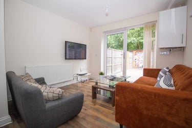 4 bed house, 5 Blue Fox Close, City Centre, Leicester, LE30EE - Image 2