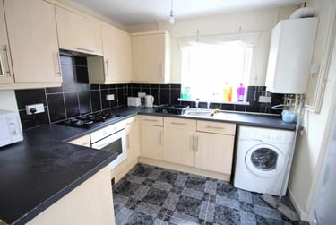 4 bed house, Cathays, Cardiff, CF244QT - Image 1
