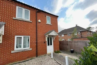 3 bed house, Salvin Court, Clover Hill, Norwich, NR58BY - Image 2