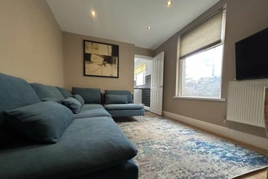 6 bed house, Cathays, Cardiff, CF244DA - Image 1