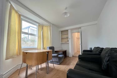 5 bed house, Cathays, Cardiff, CF244DB - Image 1