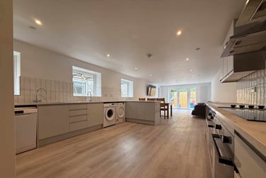 8 bed house, Cathays, Plasnewydd, Cardiff, CF244BG - Image 1