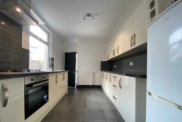 4 bed house, Roath, Plasnewydd, Cardiff, CF243HR - Image 2