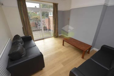 4 bed house, Gainsborough Road, Knighton, Leicester, LE23DH - Image 2