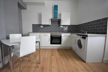 1 bed flat, Cradock Street, City Centre, Swansea, SA13HE - Image 1