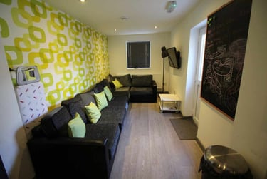 6 bed house, Cathays, Cardiff, CF244BX - Image 2
