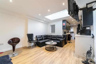 5 bed house, Boldmere Terrace, Katie Road, Selly Oak, Birmingham, B296JQ - Image 2