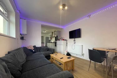 7 bed house, Cathays, Cardiff, CF244AS - Image 1