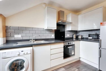 3 bed house, Victoria Road, St James, Exeter, EX46JB - Image 3
