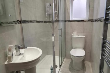 2 bed flat, Gwydr Crescent, Uplands, Swansea, SA20AA - Image 2
