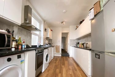 5 bed house, Cathays, Cardiff, CF244LJ - Image 1