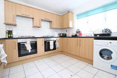 7 bed house, Cathays, Cardiff, CF244BY - Image 2