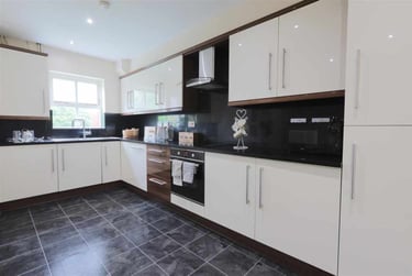 6 bed house, Wilkinson Street, Devonshire Green, Sheffield, S102GA - Image 1