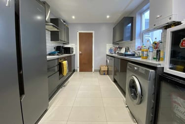 6 bed house, Cathays, Cardiff, CF244QJ - Image 1
