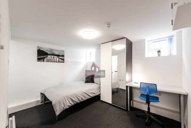 1 bed flat, Salford, Ellesmere Park, M300DX - Image 1