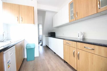 6 bed house, Cathays, Cardiff, CF244JY - Image 2
