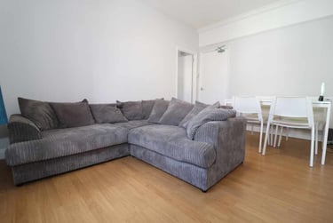 3 bed flat, Roath, Plasnewydd, Cardiff, CF243BH - Image 1