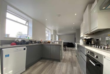 6 bed flat, Cathays, Cardiff, CF244DB - Image 3