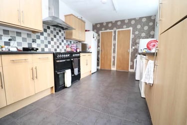 6 bed house, Cathays, Cardiff, CF244LH - Image 2