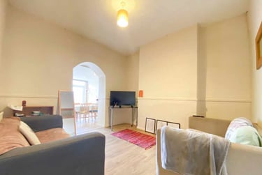 4 bed house, Cathays, Cardiff, CF244HT - Image 2
