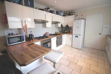 6 bed house, Cathays, Cardiff, CF244ES - Image 2
