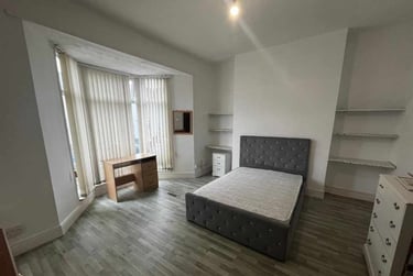 2 bed flat, Hanover Street, City Centre, Swansea, SA16BQ - Image 2