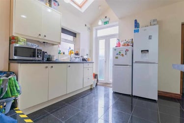 3 bed flat, Milner Road, Selly Park, Birmingham, B297RL - Image 3