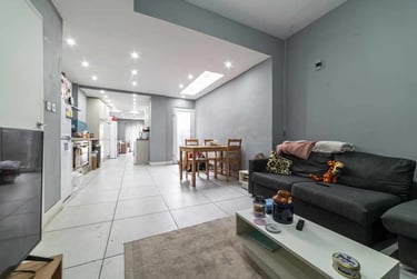 5 bed house, Cathays, Cardiff, CF244BP - Image 1