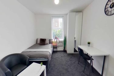 1 bed house, Salford, Ellesmere Park, M300DX - Image 2