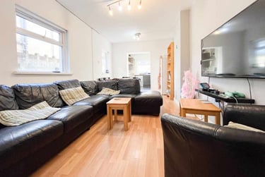 5 bed house, Cathays, Cardiff, CF244QR - Image 1
